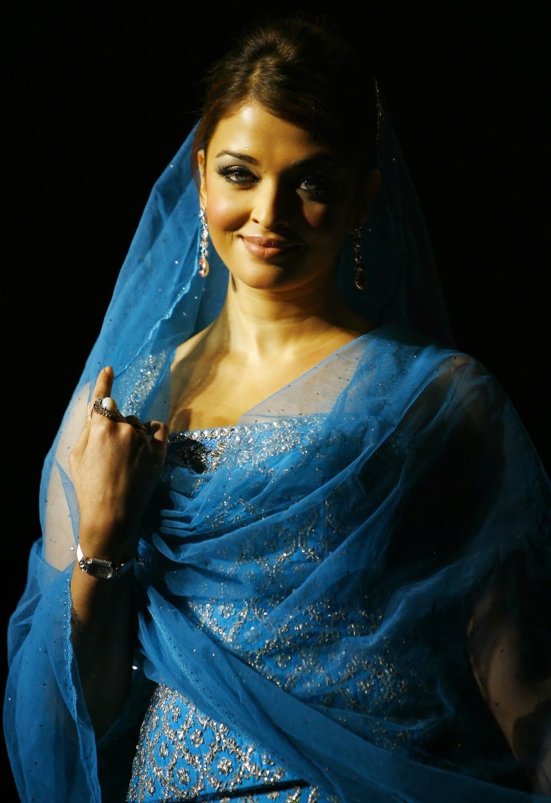 Universal Beauty Aishwarya Rai HD Wallpapers