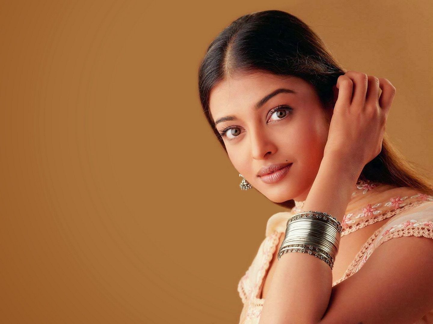 Universal Beauty Aishwarya Rai HD Wallpapers