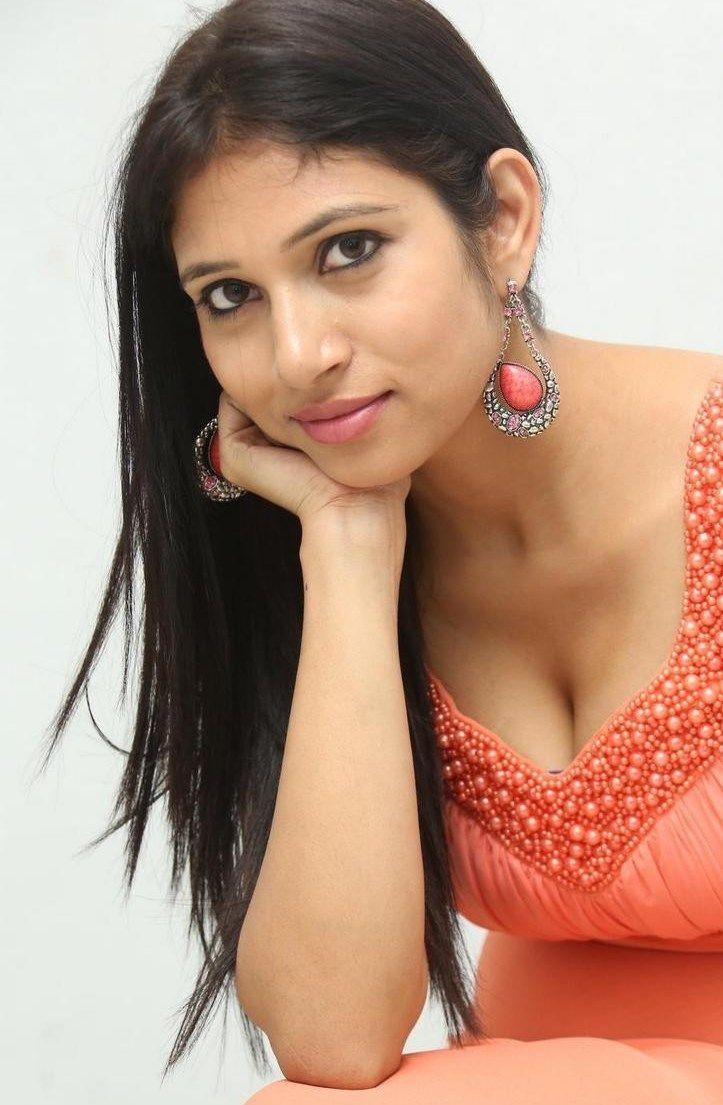 Vanditha Hot Clevage Photos