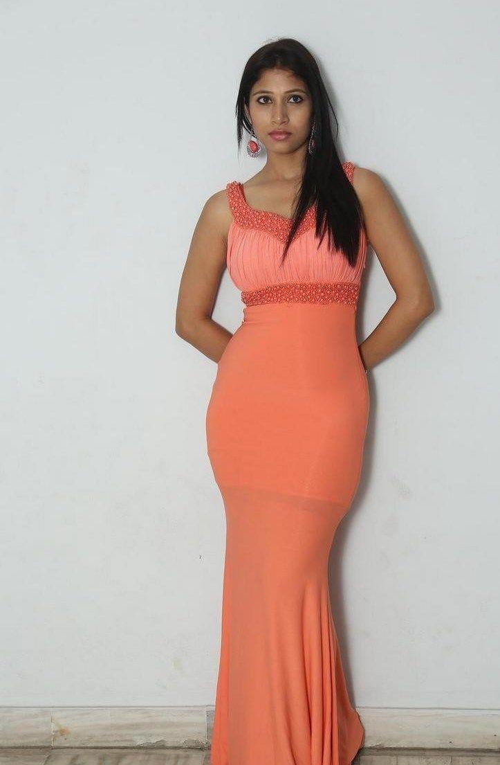 Vanditha Hot Clevage Photos