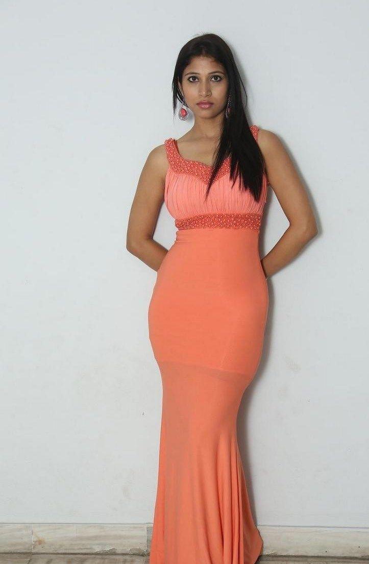 Vanditha Hot Clevage Photos