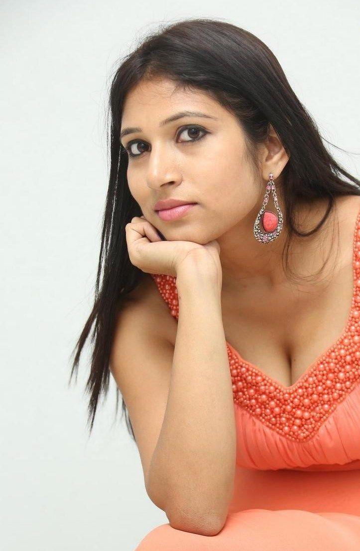 Vanditha Hot Clevage Photos