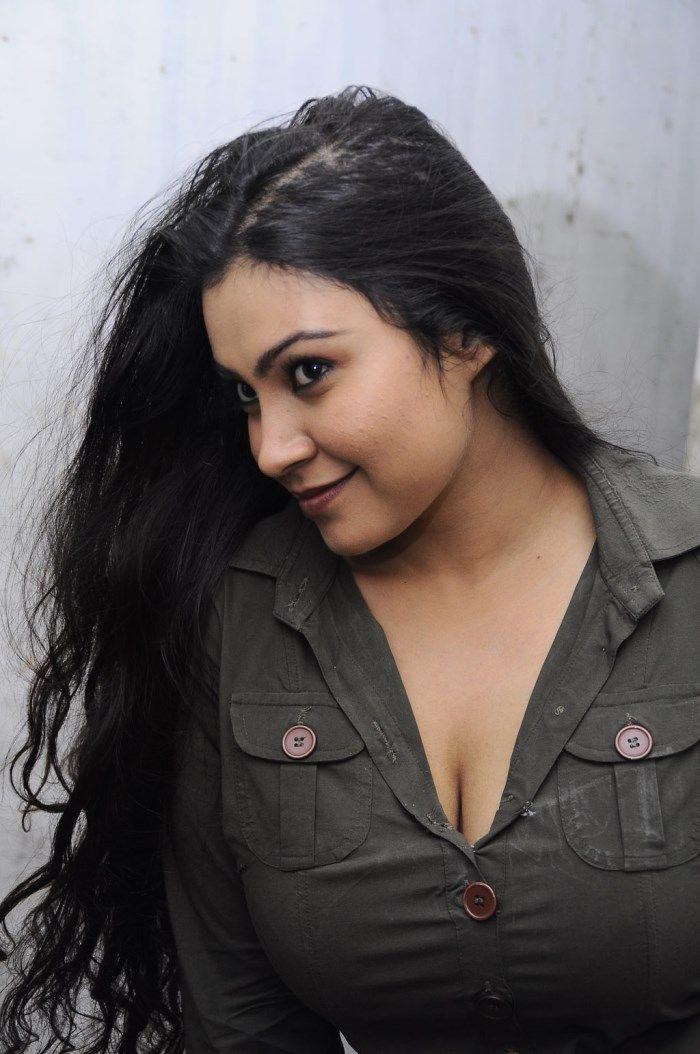 Varsha Pandey Sexy Images