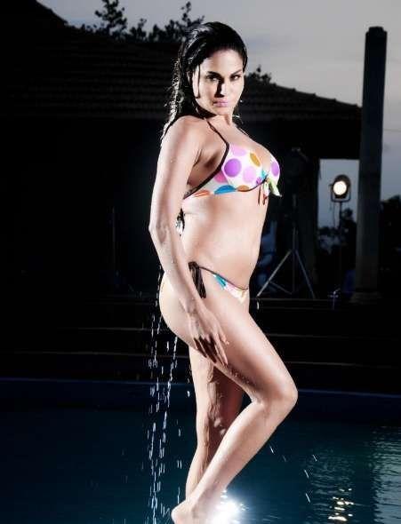 Veena Malik Hot bikini Photos