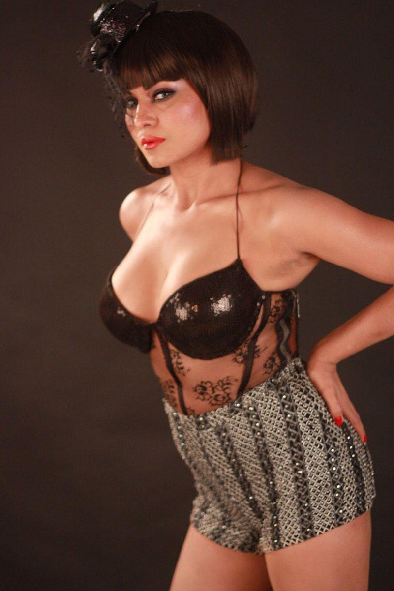 Veena Malik Sexy Gallery