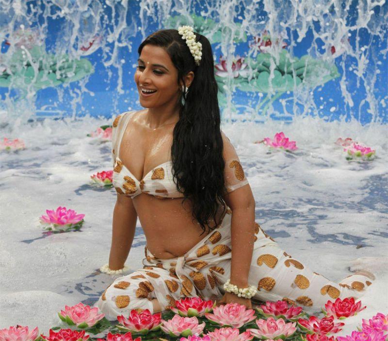 Vidya Balan Hot Photos