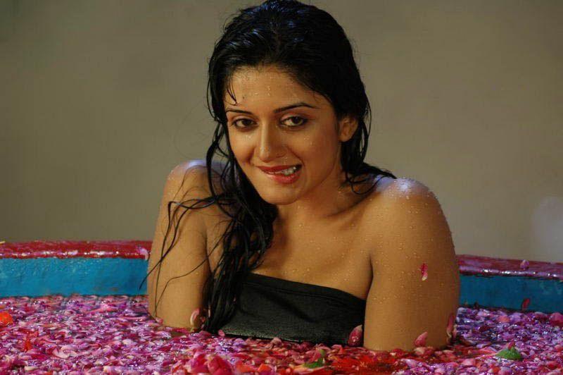 Vimala Raman Sexy Photos