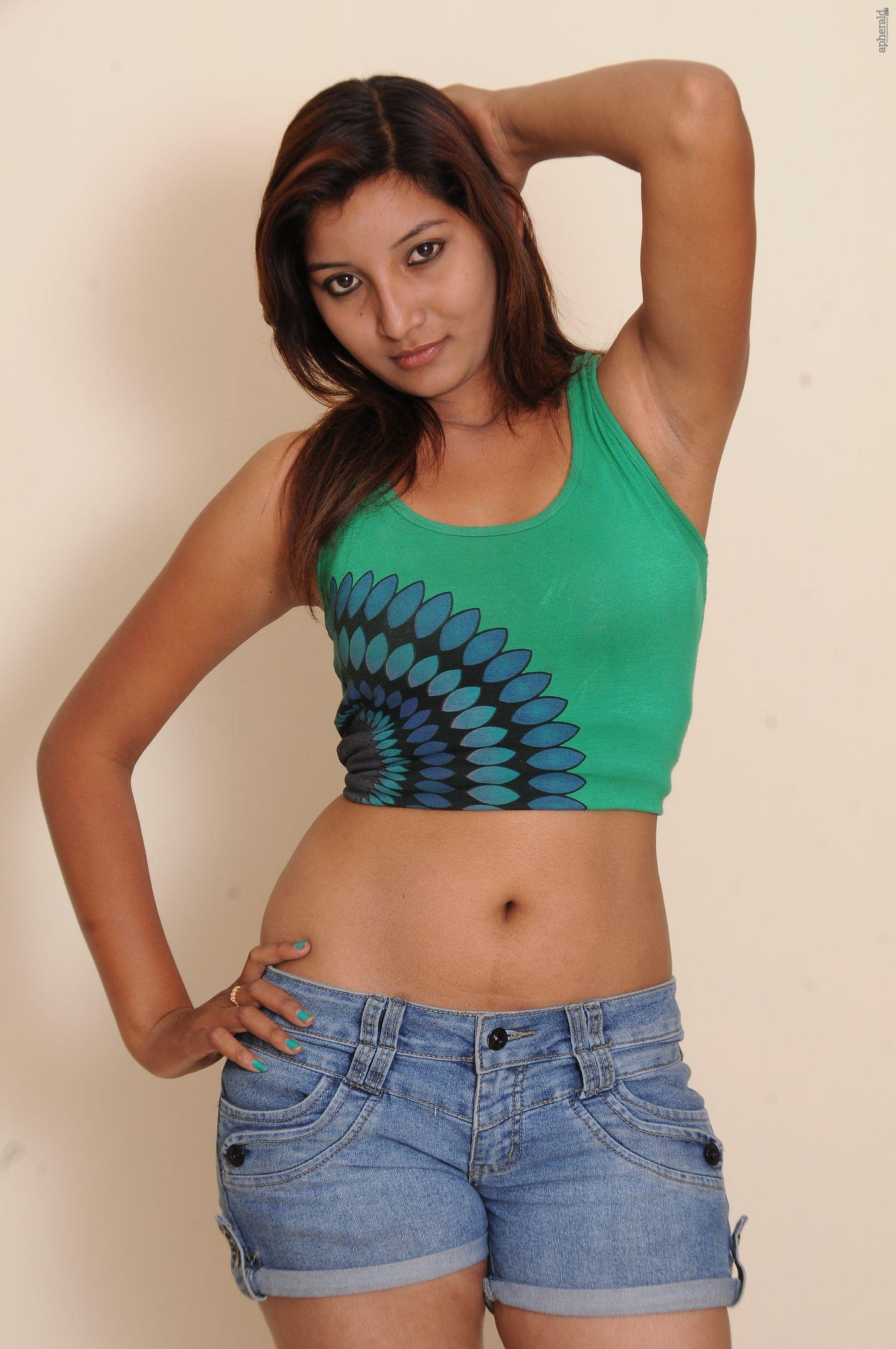 Vinni Spicy Navel Photos