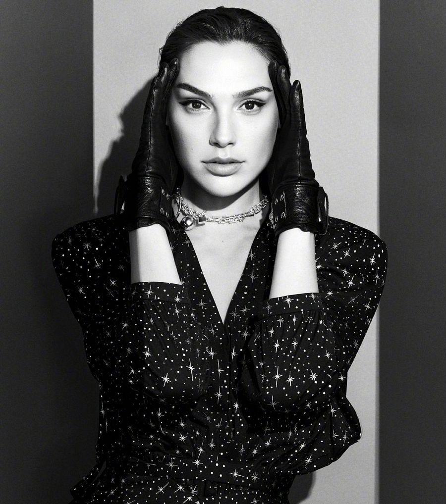 Wonder Woman Actress Gal Gadot Latest HOT Photo & Stills
