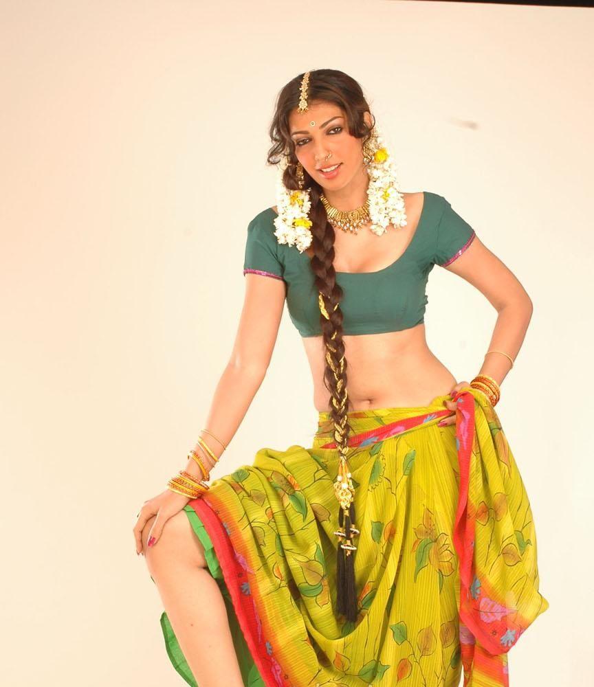 Yukta Mookhey Sexy Stills