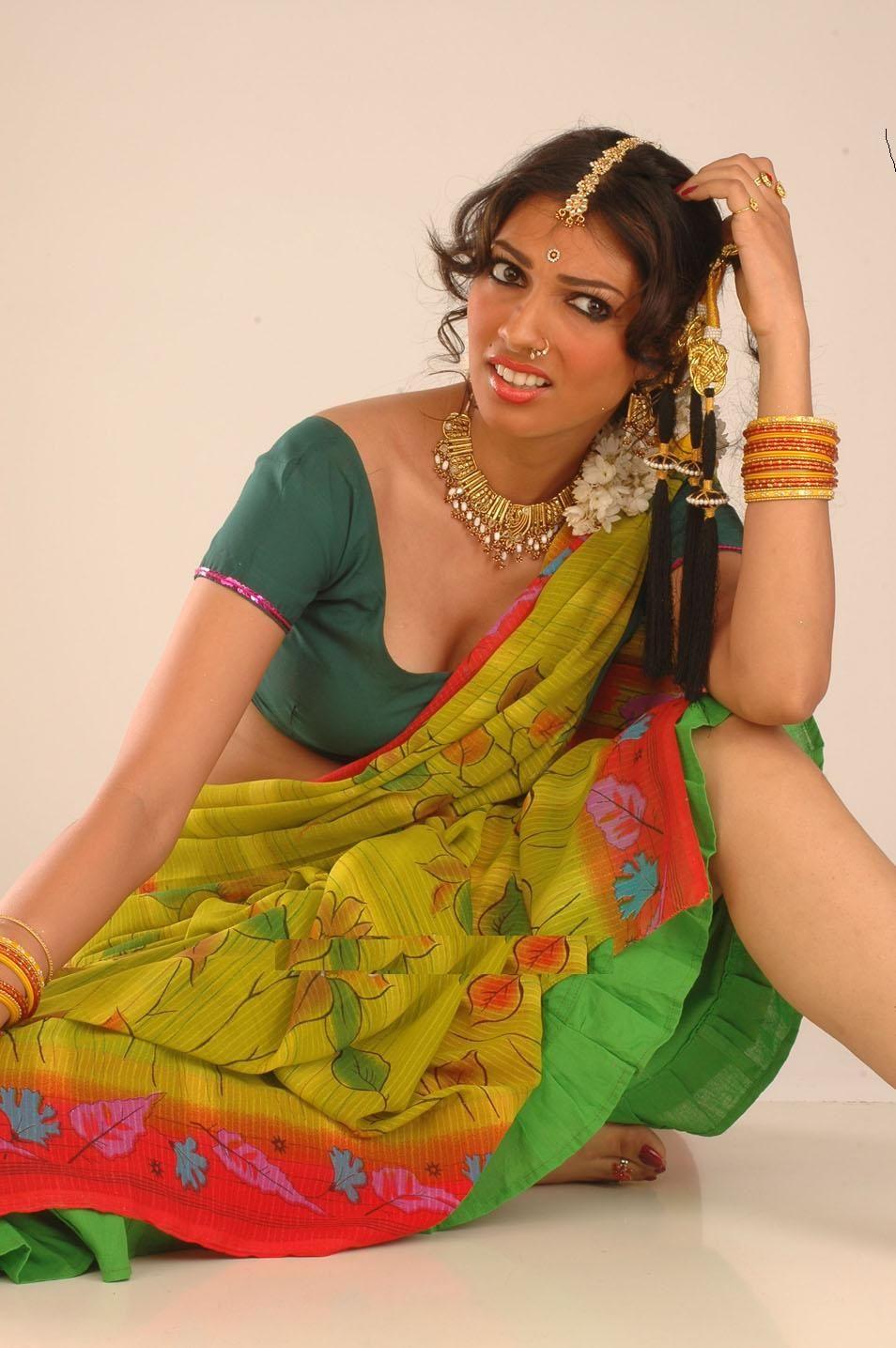Yukta Mookhey Sexy Stills
