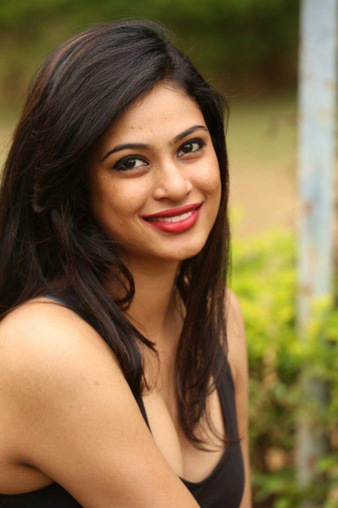 Zara Shah Hot Cleavage Photos