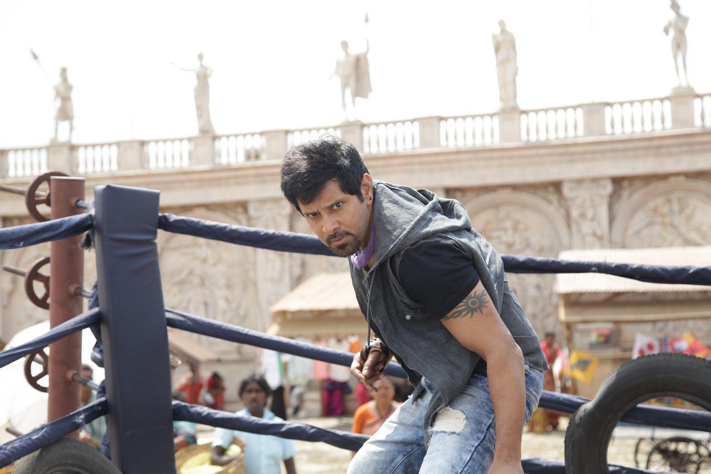 10 Endrathukulla Movie Stills