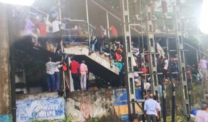 22 Dead Many Injured In Stampede Near Mumbai's