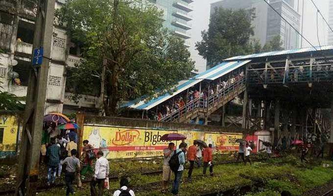 22 Dead Many Injured In Stampede Near Mumbai's