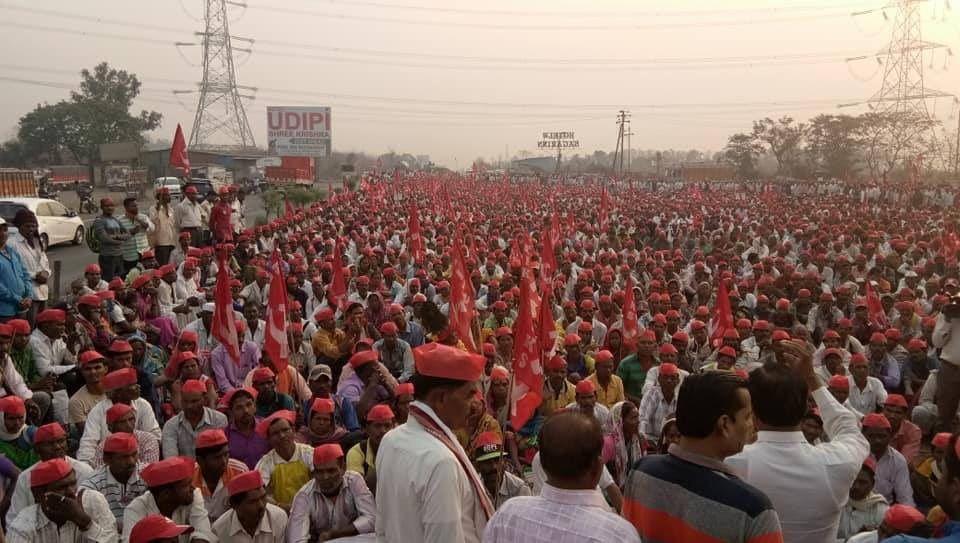 50000 Farmers Walked 180kms Asking for the Rightful Compensation for their crop