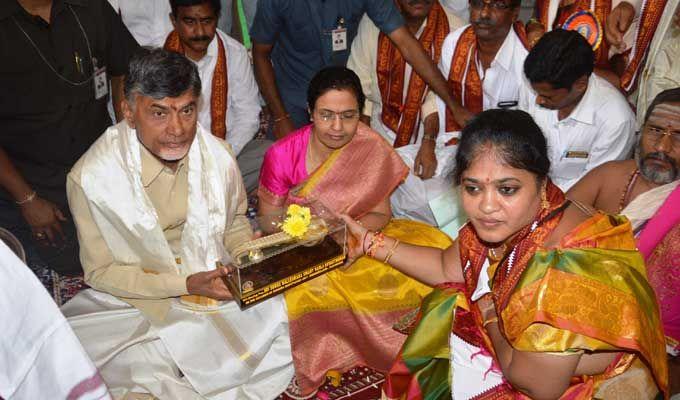 AP CM Chandrababu Naidu offers Pattu Vastralu to Goddess Durga