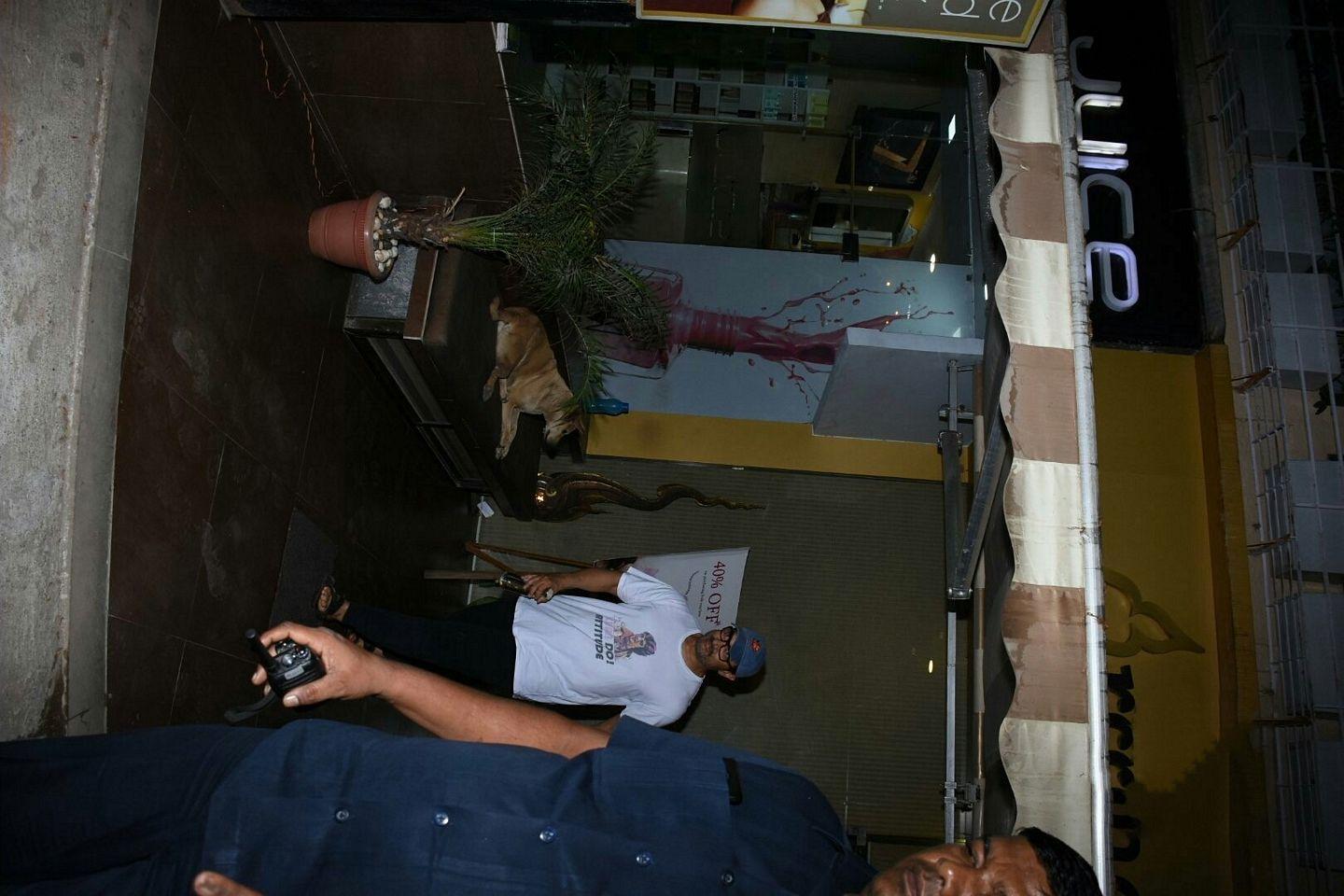 Aamir Khan spotted outside a Juice shop by night in Mumbai