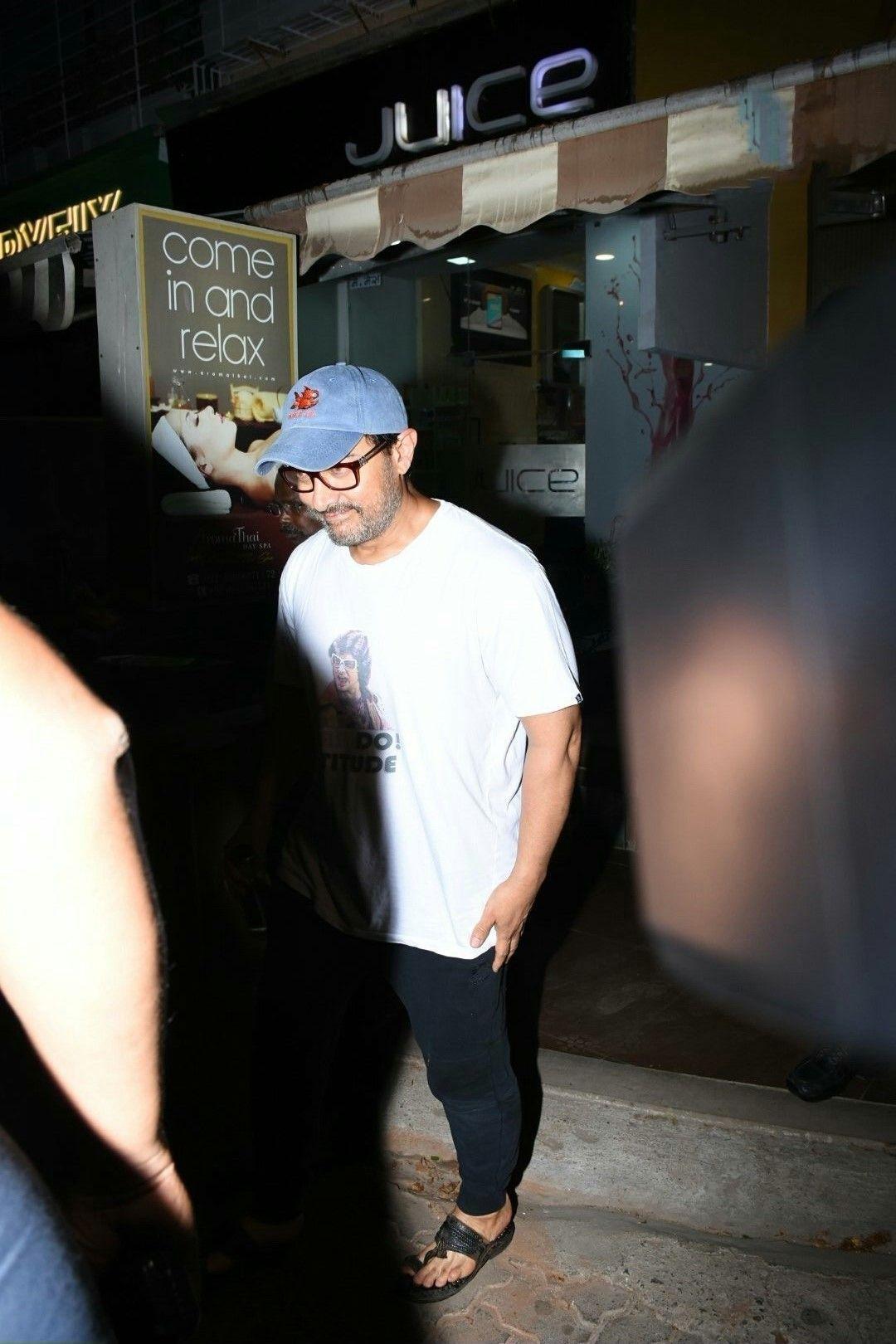 Aamir Khan spotted outside a Juice shop by night in Mumbai