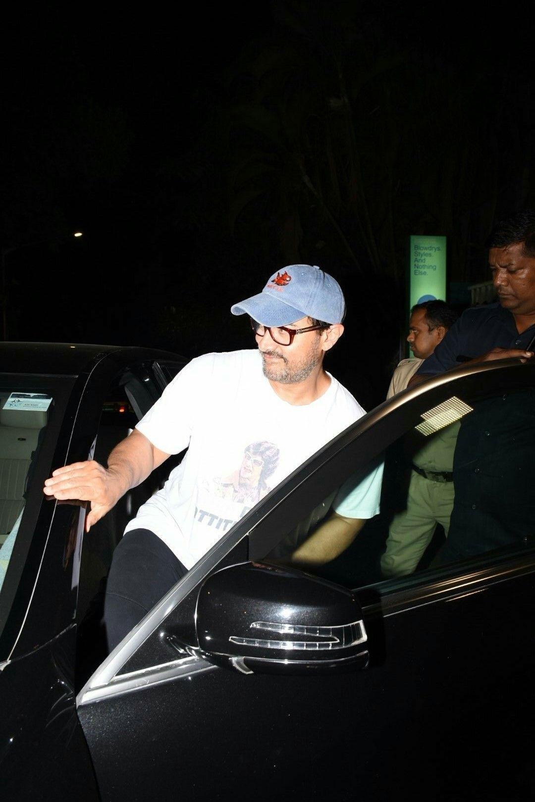 Aamir Khan spotted outside a Juice shop by night in Mumbai