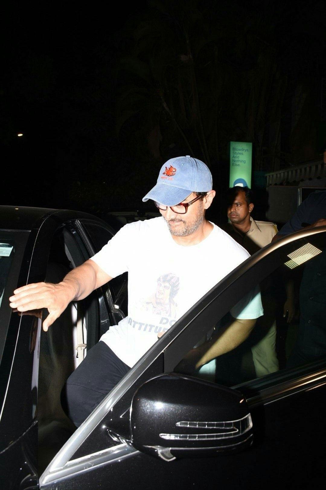 Aamir Khan spotted outside a Juice shop by night in Mumbai