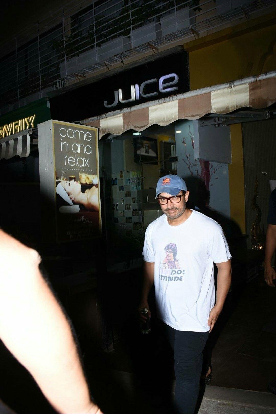 Aamir Khan spotted outside a Juice shop by night in Mumbai