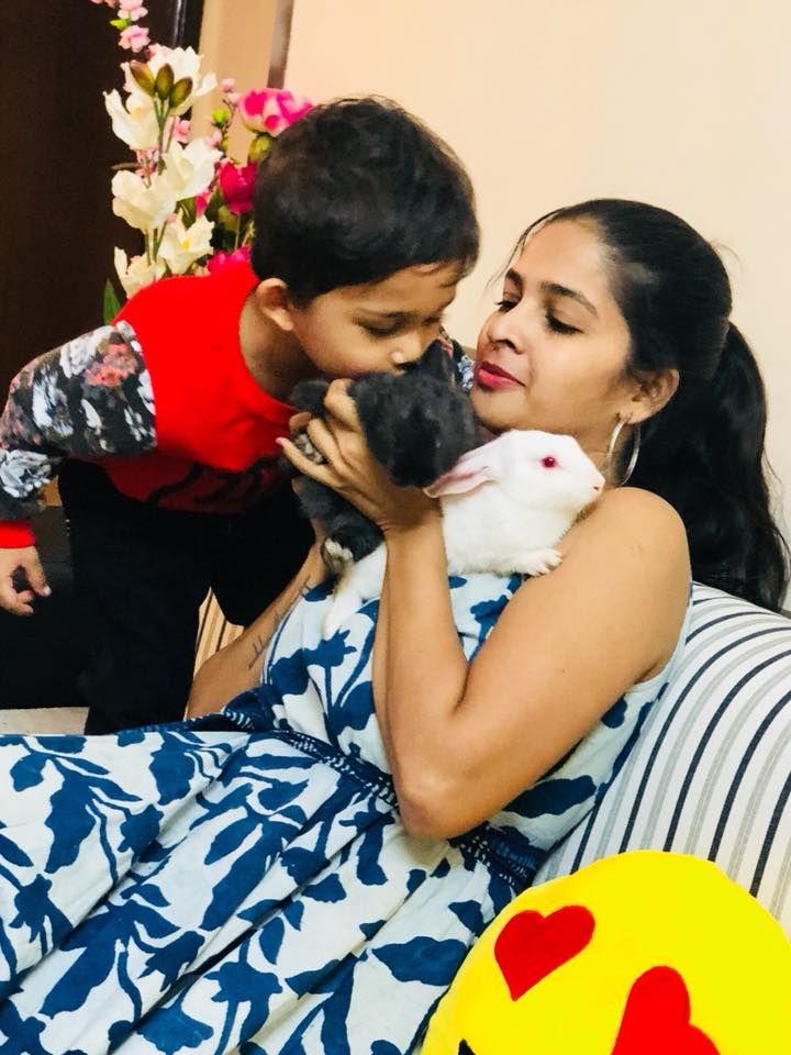 Actor Siva Balaji wife Madhumitha Latest Photos