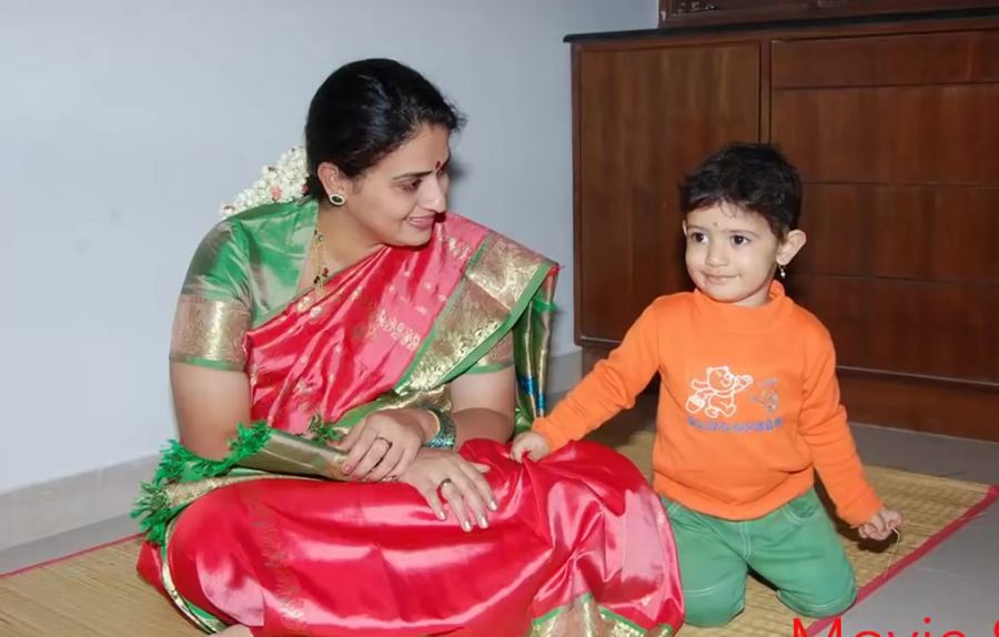 Actress Pavithra Lokesh Family Pictures