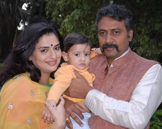 Actress Pavithra Lokesh Family Pictures