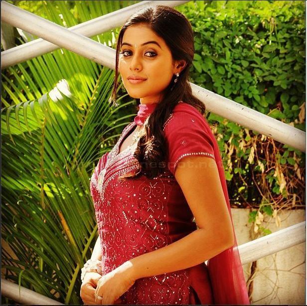Actress Poorna Real Life Rare & Unseen Leaked Photos