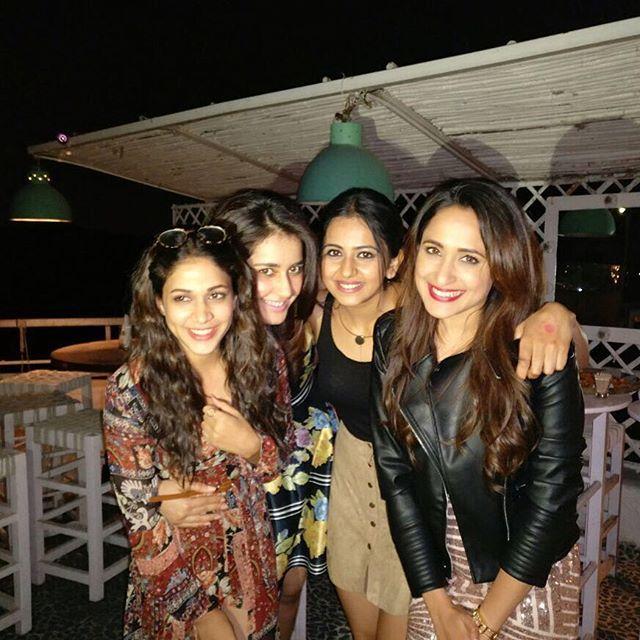 Actress Pragya Jaiswal Rare & UNSeen Photos Collection