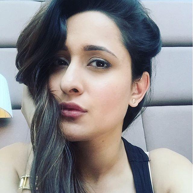 Actress Pragya Jaiswal Rare & UNSeen Photos Collection