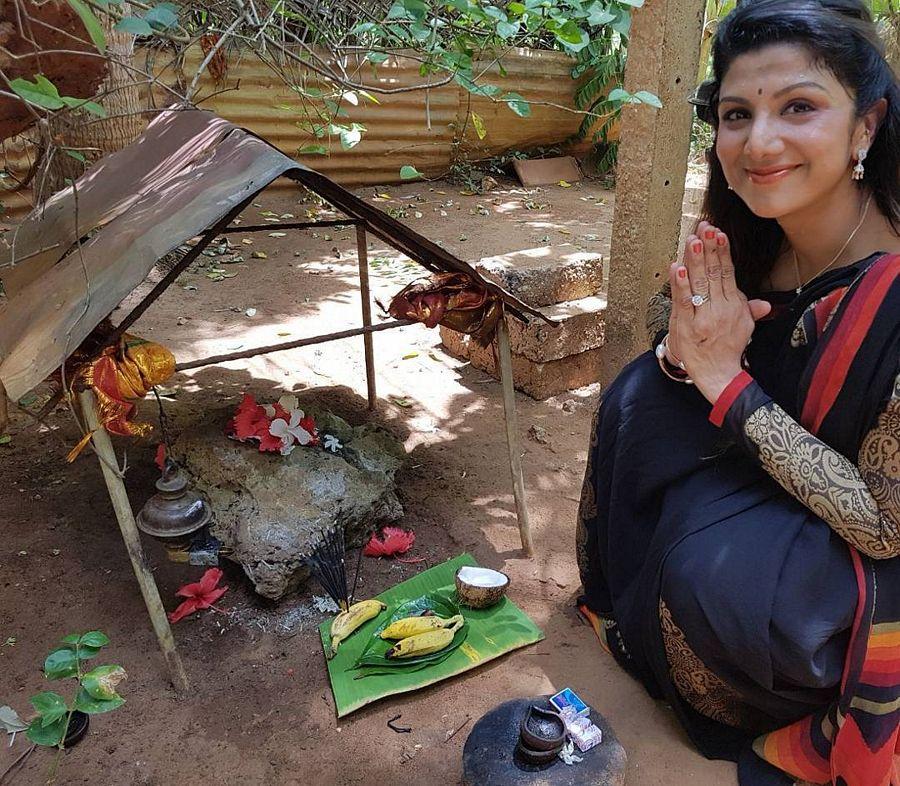 B'day Special: Actress Rambha Family Enjoying Vacation at Maldives Photos