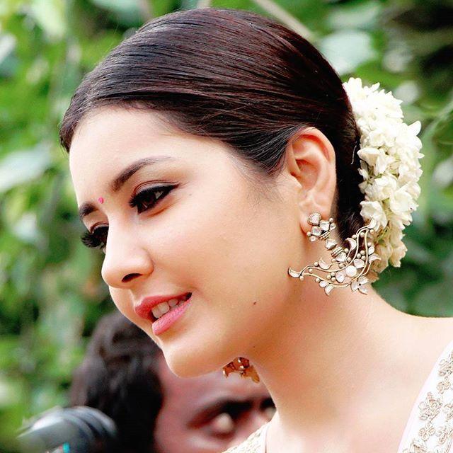 Actress Rashi Khanna Rare & Unseen Photos Collections!