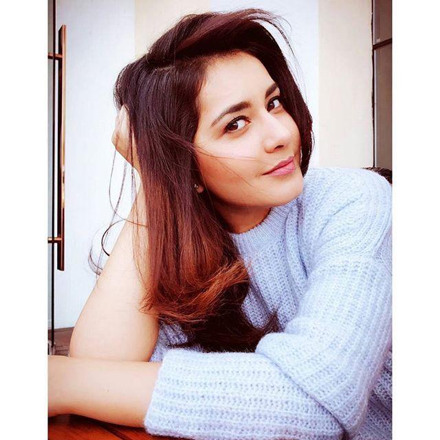 Actress Rashi Khanna Rare & Unseen Photos Collections!