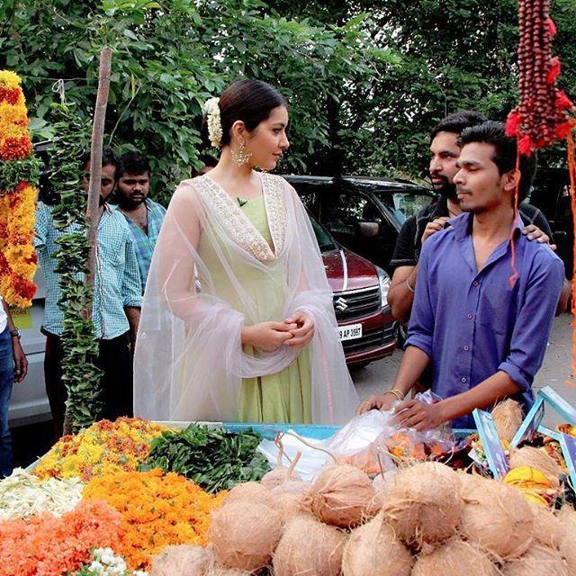 Actress Rashi Khanna Rare & Unseen Photos Collections!