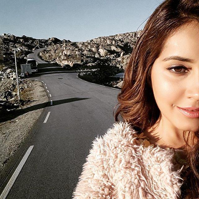 Actress Rashi Khanna Rare & Unseen Photos Collections!