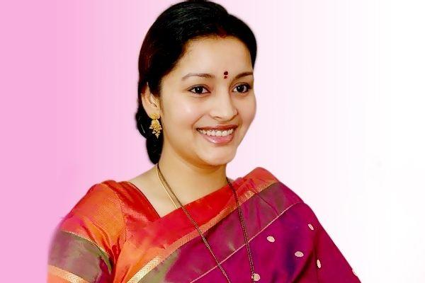 B'DAY Special: Actress Renu Desai Rare & Unseen Photos