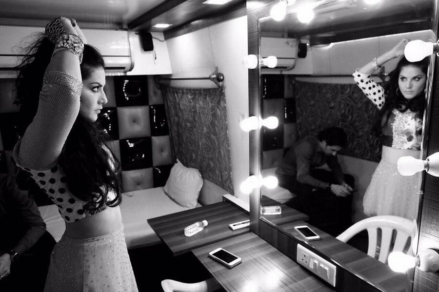 Actress Sunny Leone Latest 2017 UNSEEN Photos