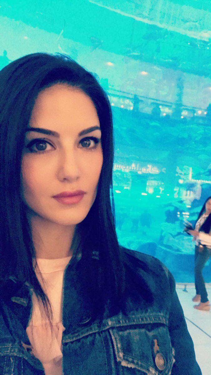 Actress Sunny Leone Latest 2017 UNSEEN Photos