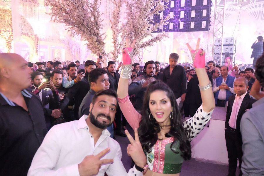 Actress Sunny Leone Latest 2017 UNSEEN Photos