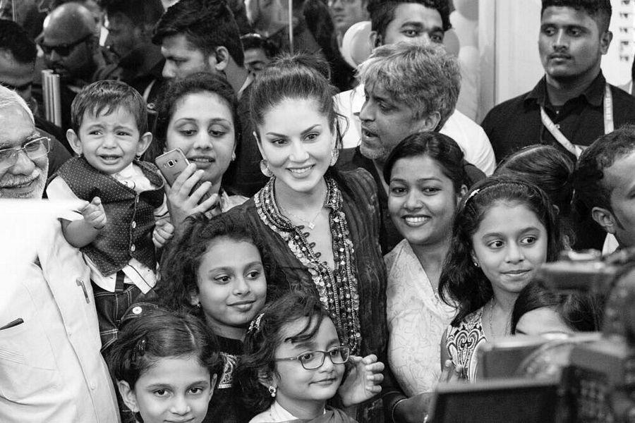 Actress Sunny Leone Latest 2017 UNSEEN Photos