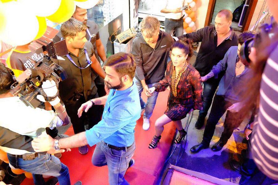 Actress Sunny Leone Latest 2017 UNSEEN Photos