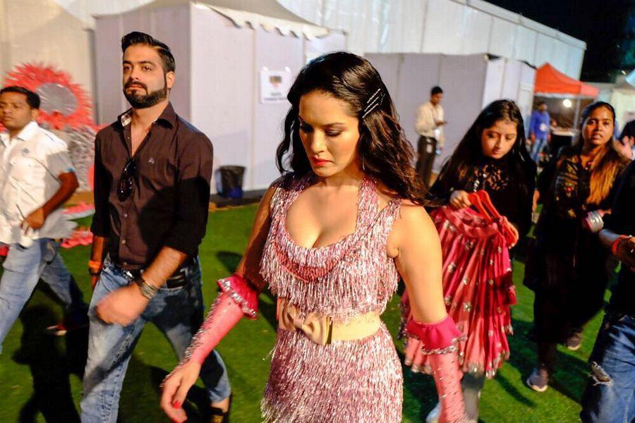 Actress Sunny Leone Latest 2017 UNSEEN Photos