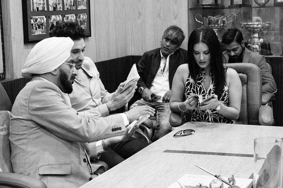 Actress Sunny Leone Latest 2017 UNSEEN Photos