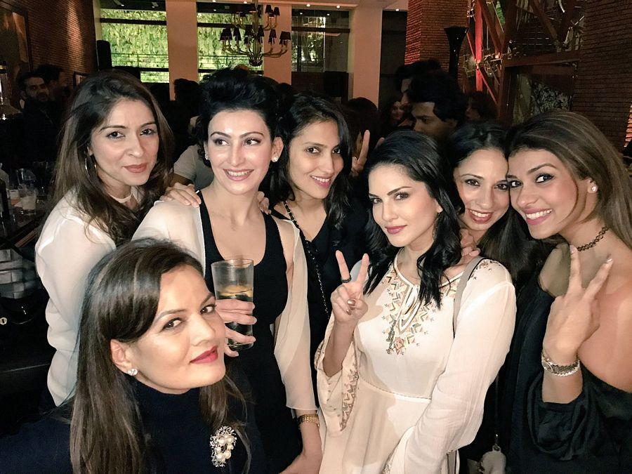 Actress Sunny Leone Latest 2017 UNSEEN Photos