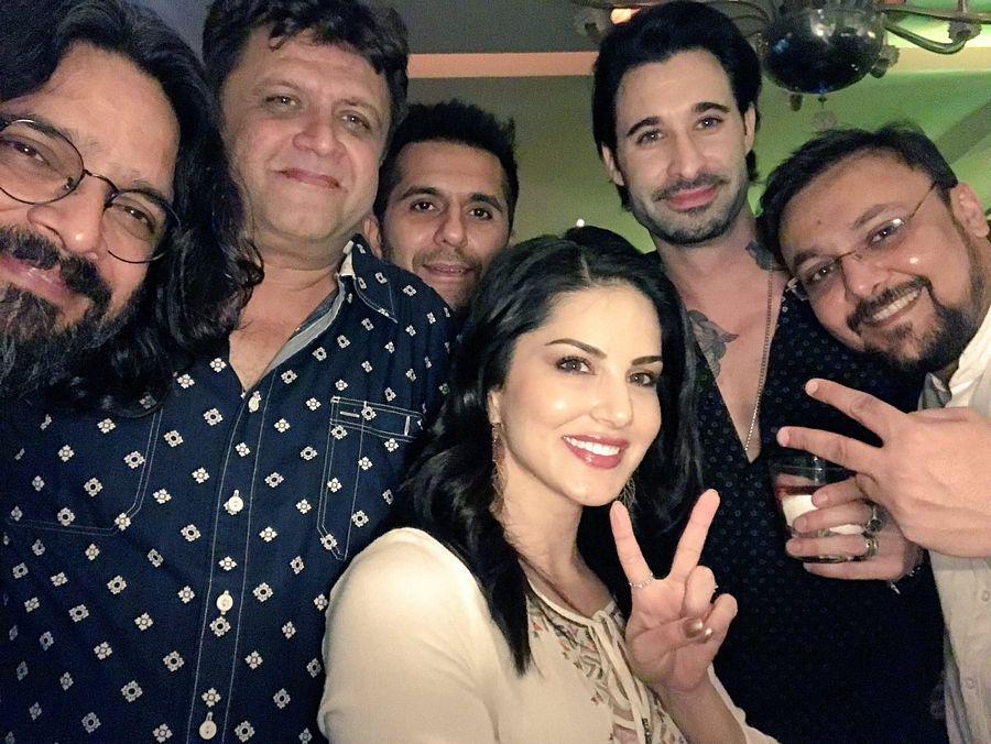 Actress Sunny Leone Latest 2017 UNSEEN Photos