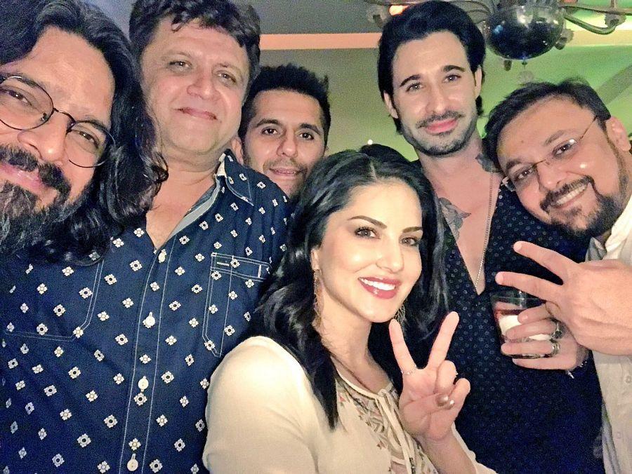 Actress Sunny Leone Latest 2017 UNSEEN Photos