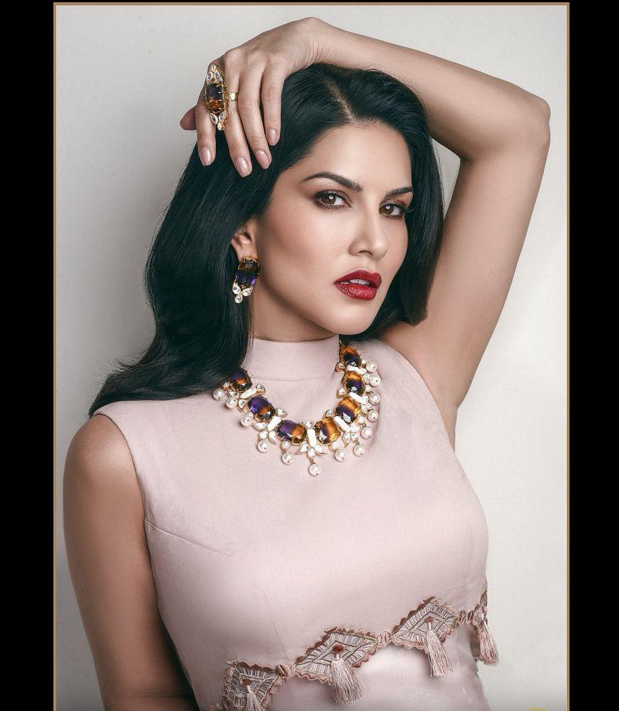 Actress Sunny Leone Latest 2017 UNSEEN Photos