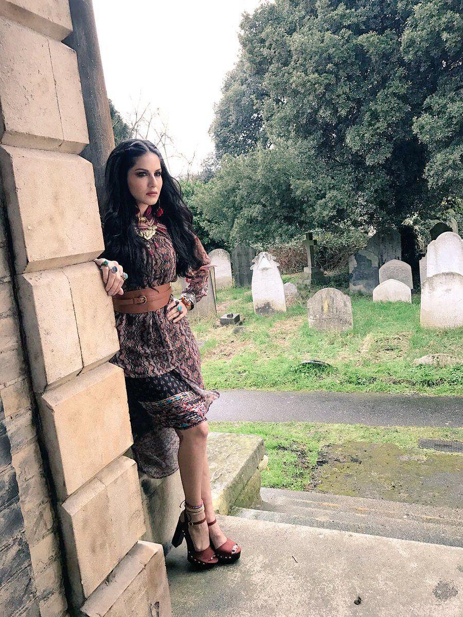 Actress Sunny Leone Latest 2017 UNSEEN Photos